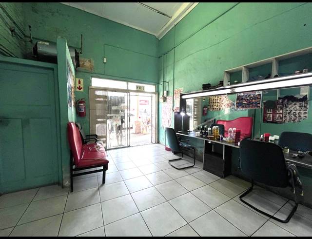 1,100M² RETAIL FOR SALE IN EAST LONDON CENTRAL